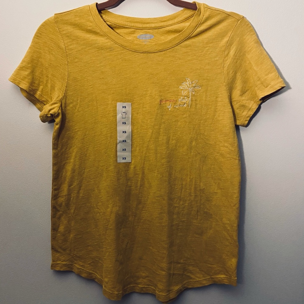 📚4/20 NWT Old Navy Knit Embroidered Tee - Gold